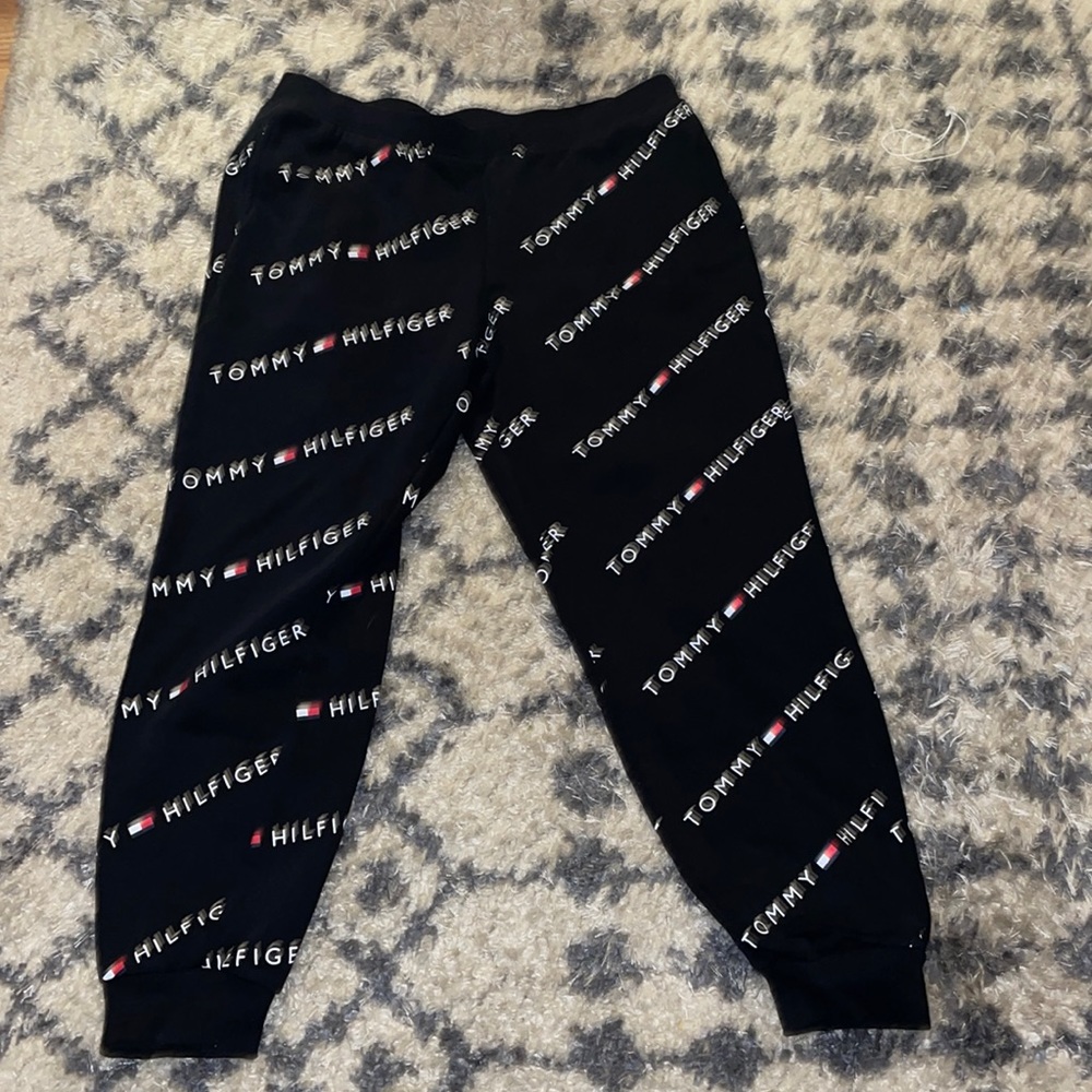 Black & white Tommy Hilfiger Joggers 🔥